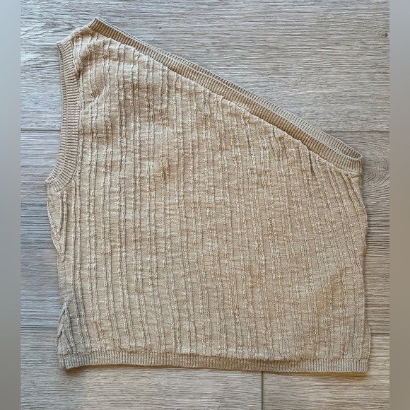 One-Shoulder Ribbed Knit Top - Picture 3 of 3